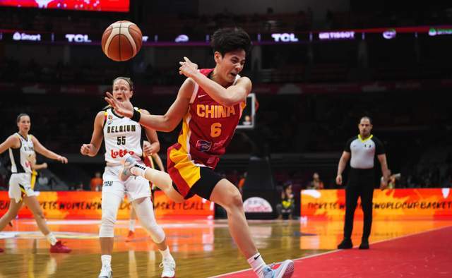 v体育app-中国女篮惨败暴露致命短板!后卫太差+拒投3分,宫鲁鸣该认清现实