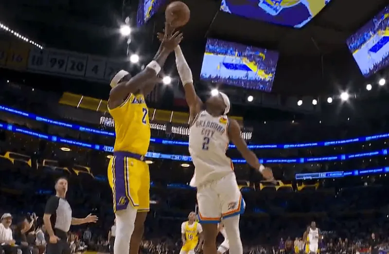 v体育官网-范德比尔特造亚历山大三分犯规,雷霆挑战失败&结果三罚不中